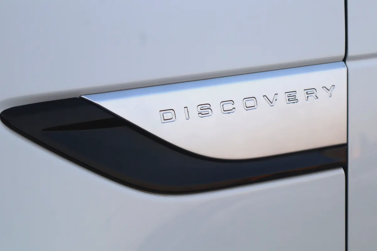 Land Rover Discovery HSE 2018-GCC Specs - Original Paint-14-14