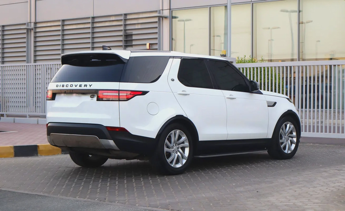 Land Rover Discovery HSE 2018-GCC Specs - Original Paint-15-15