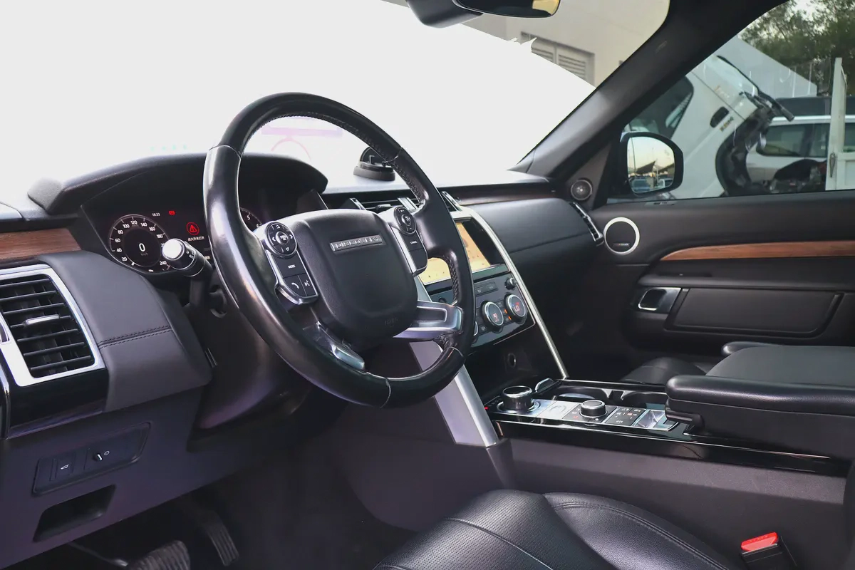 Land Rover Discovery HSE 2018-GCC Specs - Original Paint-3-3