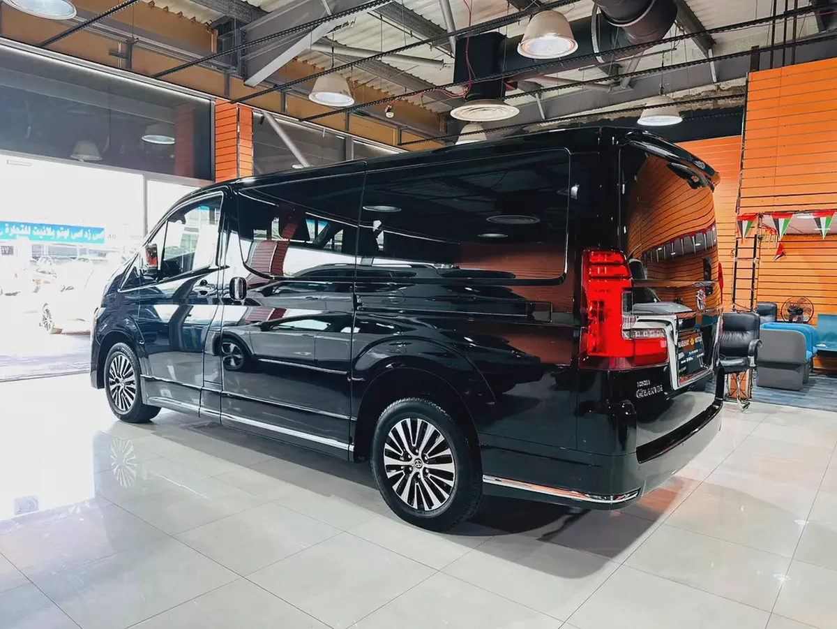 TOYOTA GRANVIA PREMIUM BLACK 2026 V6 3.5L - DEALER WARRANTY - GCC SPECIFICATION-3-3