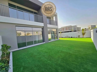 Brand New 5 BR Villa || Corner Unit Fully Fitted Kitchen-0