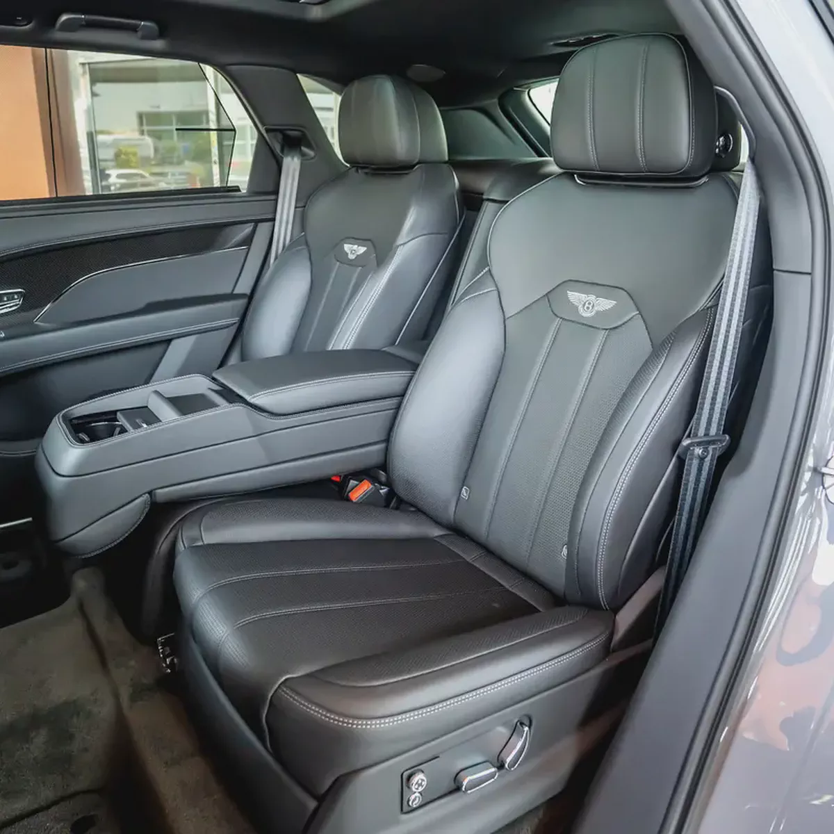 Bentley Bentayga EWB V8 2023  DONE ONLY 300KM-14-14