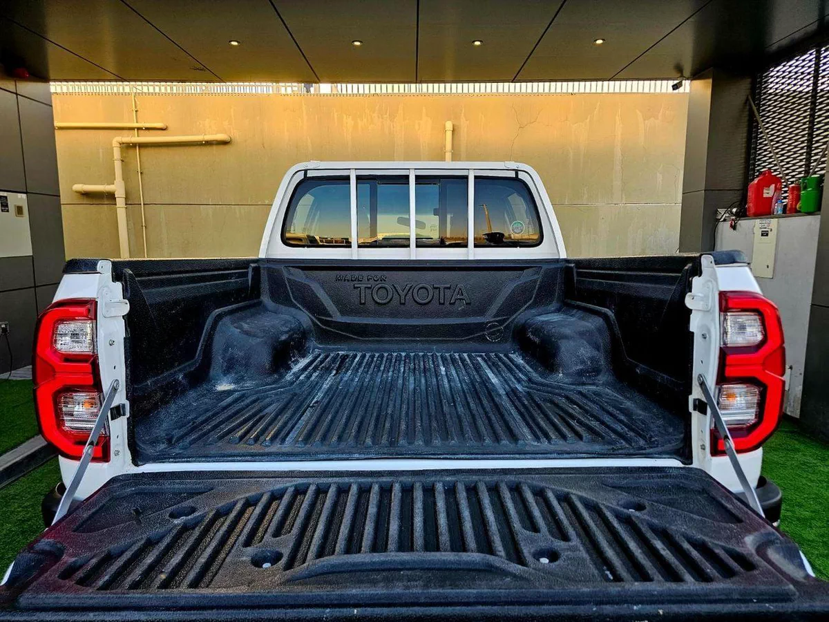 Toyota Hilux SGLX HILUX DIESEL / AUTOMATIC / WIDE BODY/ AUTO WINDOWS / FULL OPTION-5-0