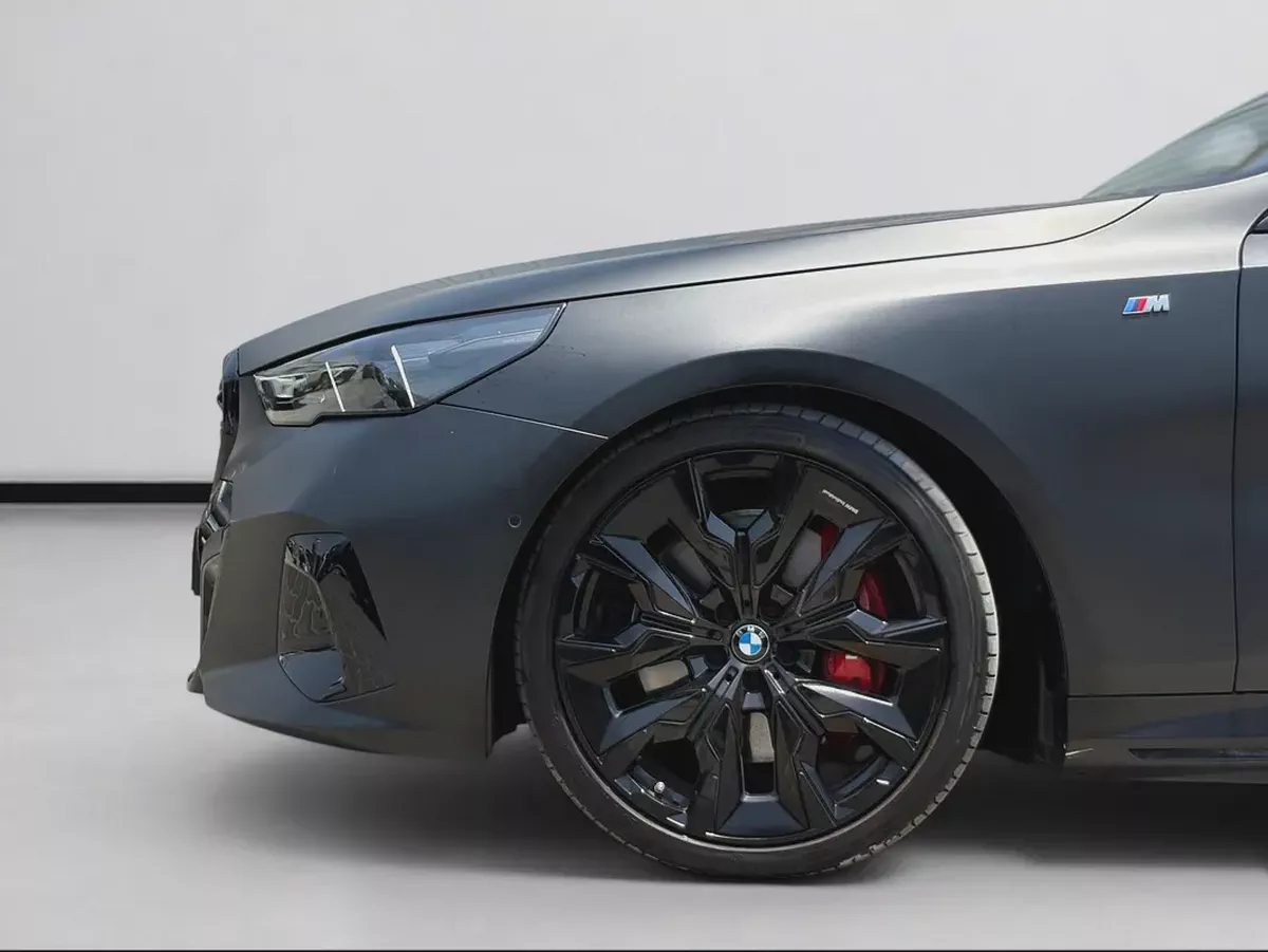 AED 4,640 P.M | 0% DOWN PAYMENT | BMW i5 M60 xDRIVE | DUAL MOTOR ELECTRIC AWD – 601 HP | FULL AGENCY-8-8