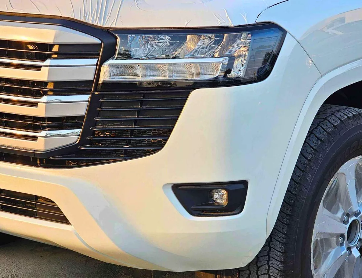 Toyota Land Cruiser GXR TWIN TURBO BASIC || PETROL AT 3.5L V6 4WD | DRIVER PWR SEAT (CODE # GXRPB2O) WHITE 2026-12-0