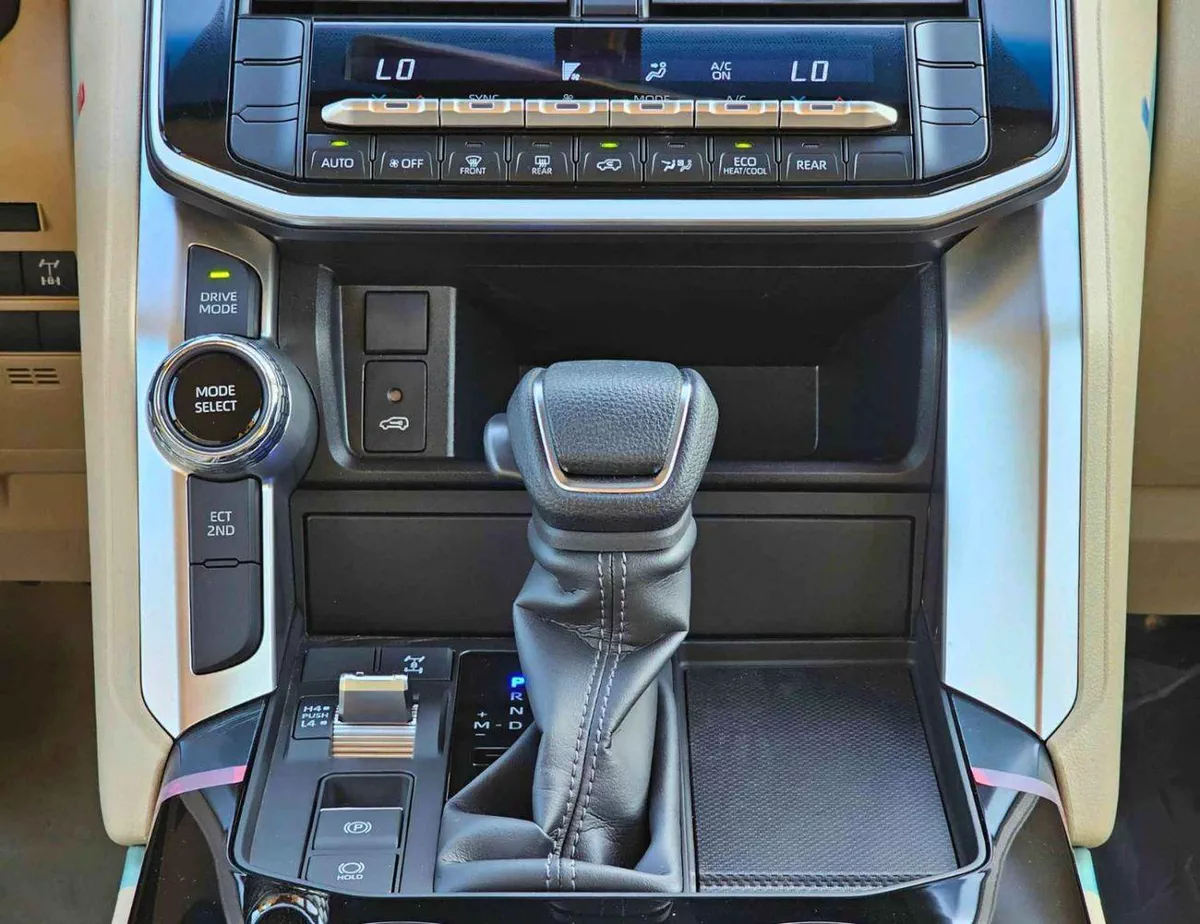 Toyota Land Cruiser GXR TWIN TURBO BASIC || PETROL AT 3.5L V6 4WD | DRIVER PWR SEAT (CODE # GXRPB2O) WHITE 2026-24-0