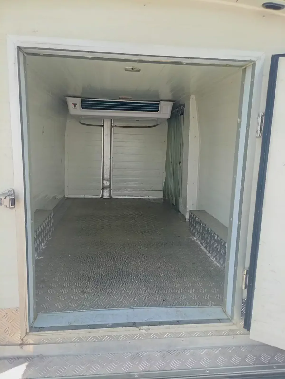 Nissan Urvan NV350 FRIDEGER  2021 GCC Specs-15-15