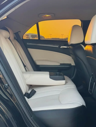 كرايسلر c300 مواصفات امريكية 2022 6 سلندر بحالة جيدة-9