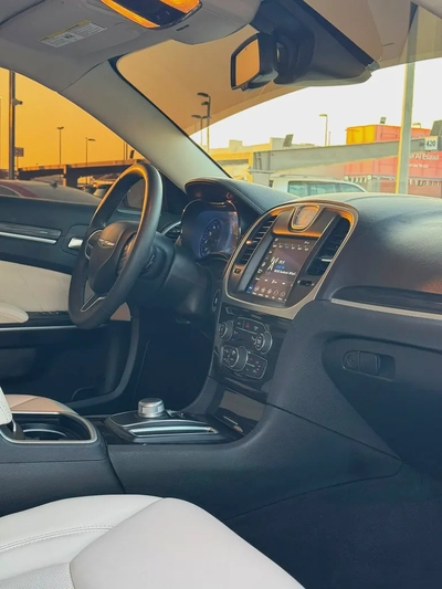 كرايسلر c300 مواصفات امريكية 2022 6 سلندر بحالة جيدة-7