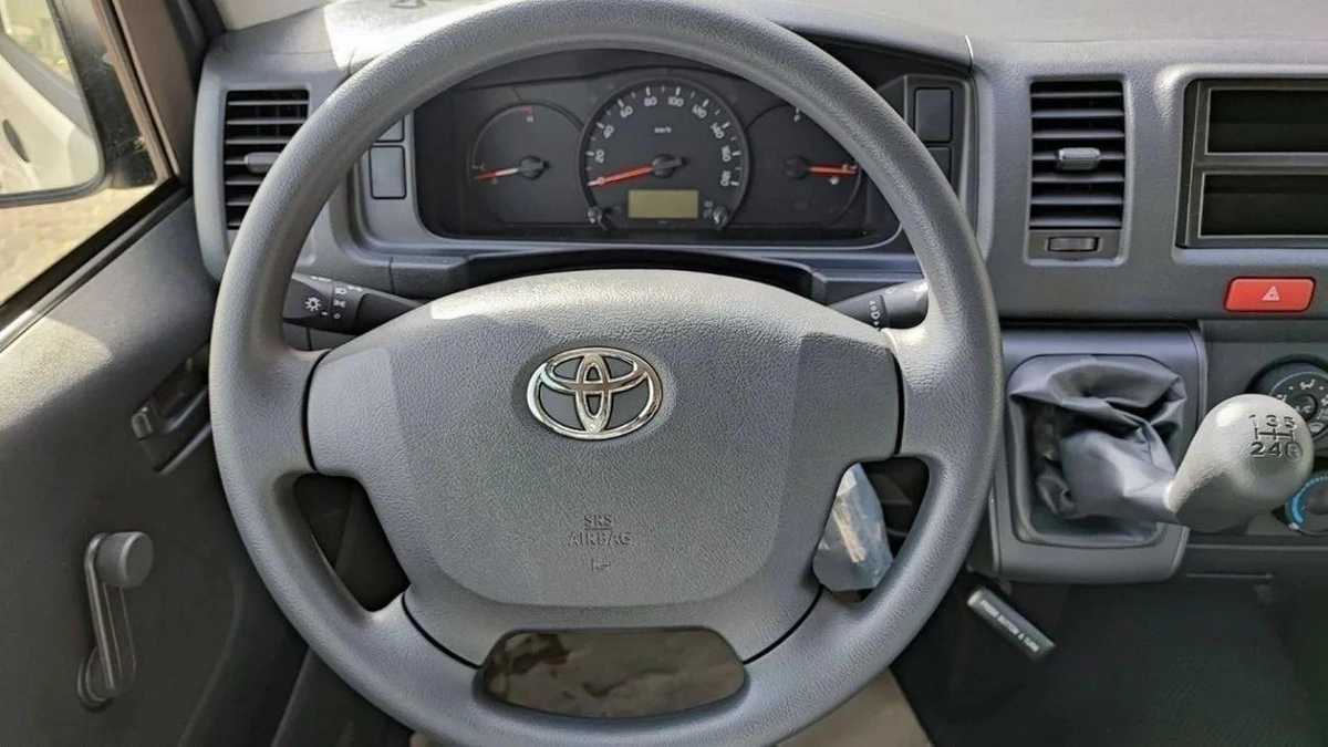 Toyota Hiace TOYOTA HIACE 2.5L TURBO DIESEL 15 SEATER H.ROOF MT 2025-16-16