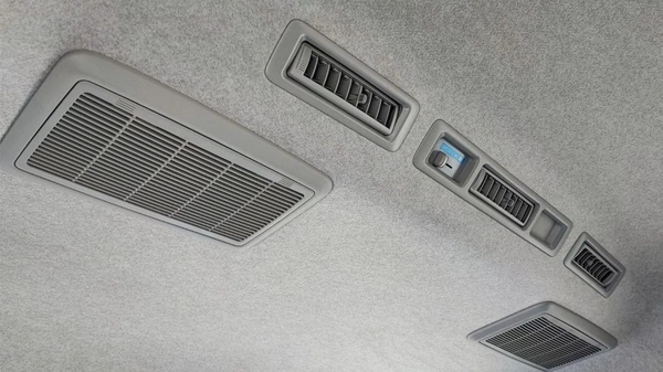 Toyota Hiace TOYOTA HIACE 2.5L TURBO DIESEL 15 SEATER H.ROOF MT 2025