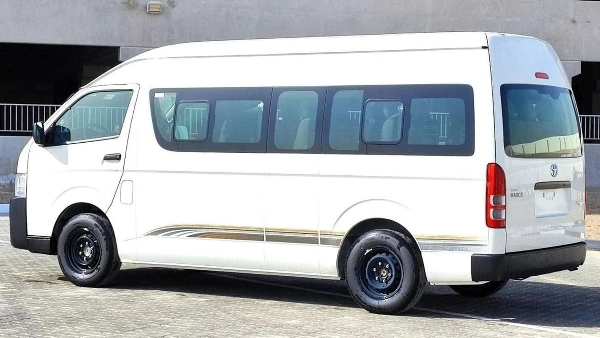 Toyota Hiace TOYOTA HIACE 2.5L TURBO DIESEL 15 SEATER H.ROOF MT 2025-1-1