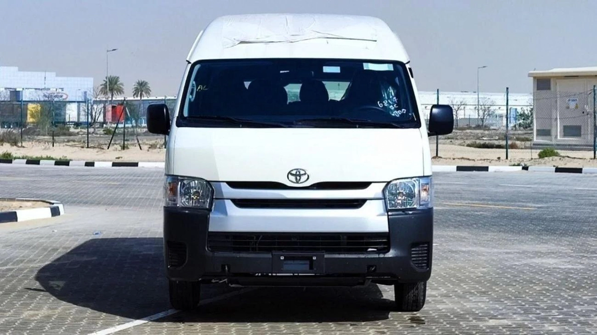 Toyota Hiace TOYOTA HIACE 2.5L TURBO DIESEL 15 SEATER H.ROOF MT 2025-18-18