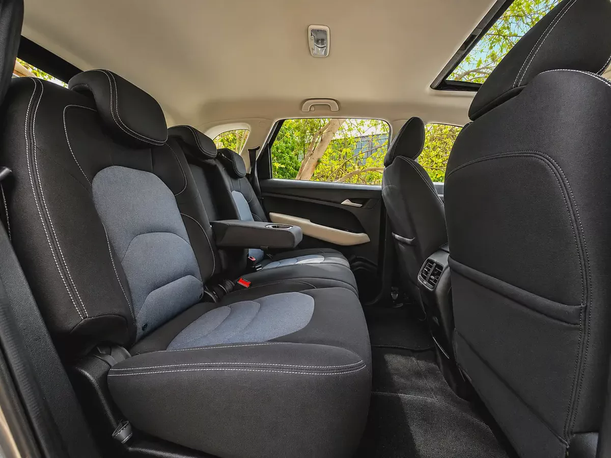 AED 490 PM | GCC | 7-Seater | Full Chevrolet History | Original Paint-5-5