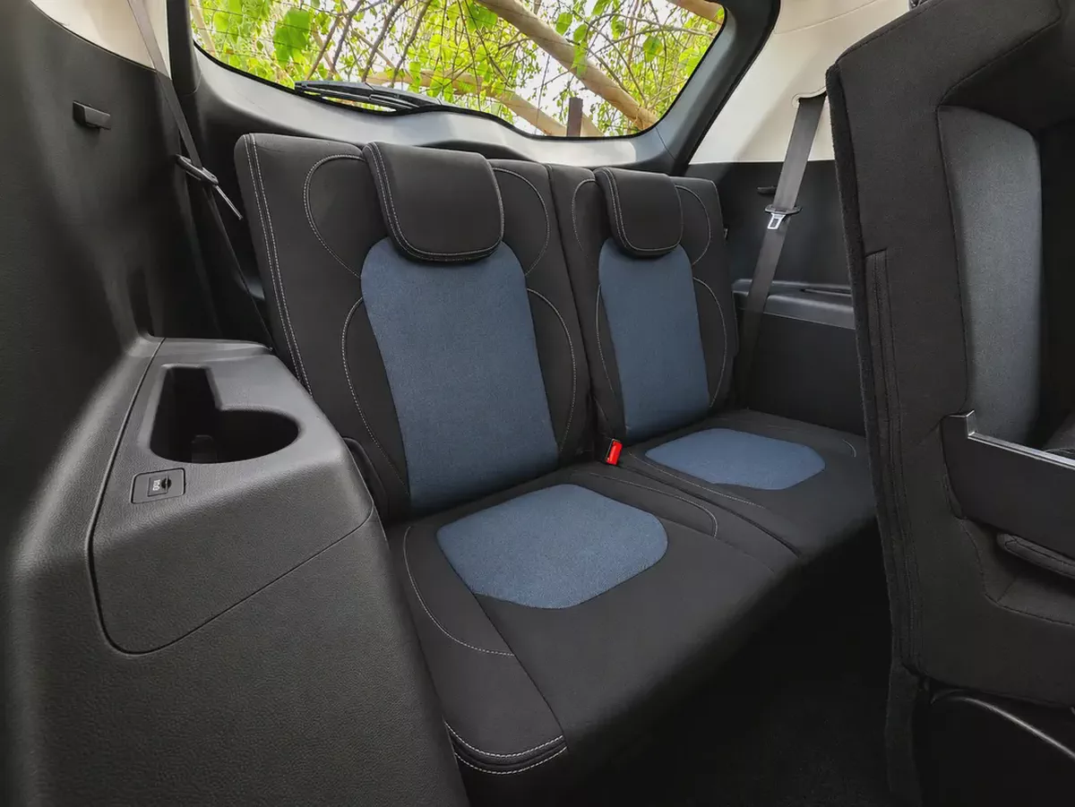AED 490 PM | GCC | 7-Seater | Full Chevrolet History | Original Paint-6-6