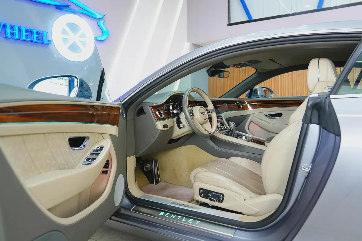 2019 - Bentley Continental GT V12 - Perfect inside and out for 399,000.00 AED-9-9