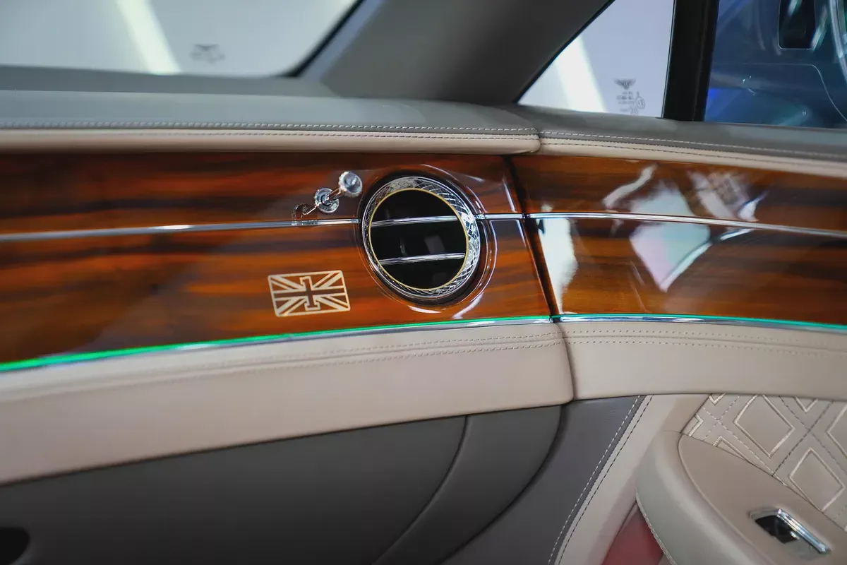 2019 - Bentley Continental GT V12 - Perfect inside and out for 399,000.00 AED-18-18