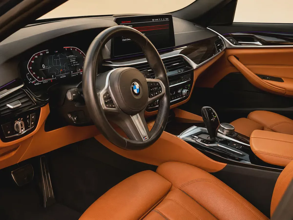 BMW 5-Series 520i M Sport 2023 | GCC Specs | Low Mileage-13-13