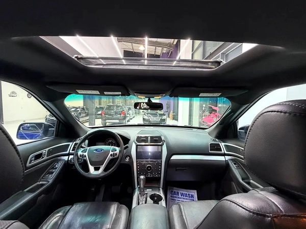 Ford Explorer Limited 2015 GCC Specs - Well Maintained!