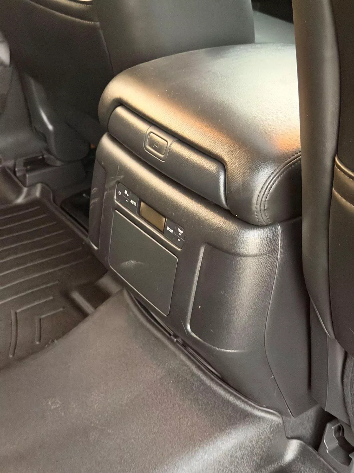 Nissan Armada SL (NON GCC) SL Full option 5.6L-12-0