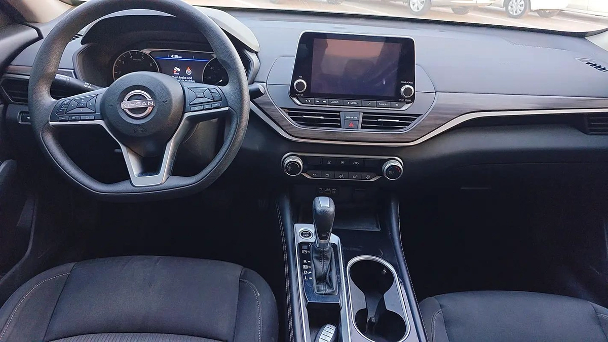 Nissan Altima SV – 2023 – American Specs Model: 2023 Mileage: 83,212 KMS Spec: American Very well-ma-10-10
