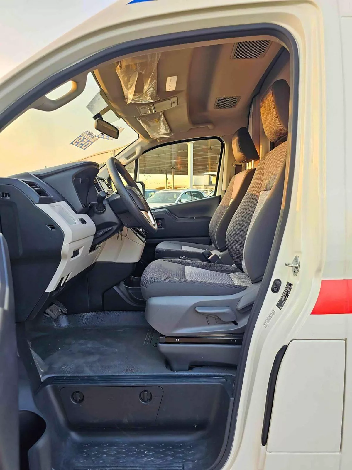 Toyota Hiace 3.5L DX HIGHROOF / V6 PETROL, A/T, EMERGENCY MEDICAL AMBULANCE (CODE # AMBULANCE)-6-0