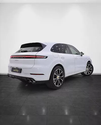 PORSCHE CAYENNE GCC 2024 CARBON PACKAGE + WARRANTY UNTILL 2028-3