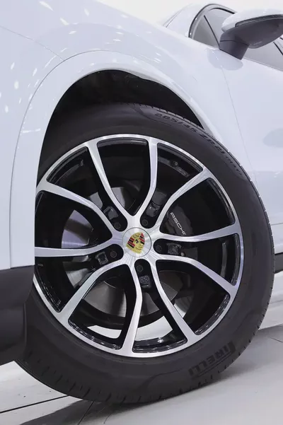 PORSCHE CAYENNE GCC 2024 CARBON PACKAGE + WARRANTY UNTILL 2028-4