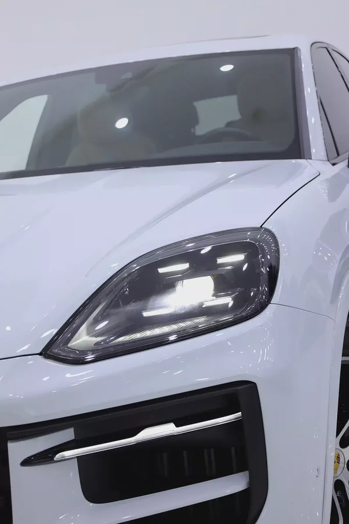 PORSCHE CAYENNE GCC 2024 CARBON PACKAGE + WARRANTY UNTILL 2028-18-18
