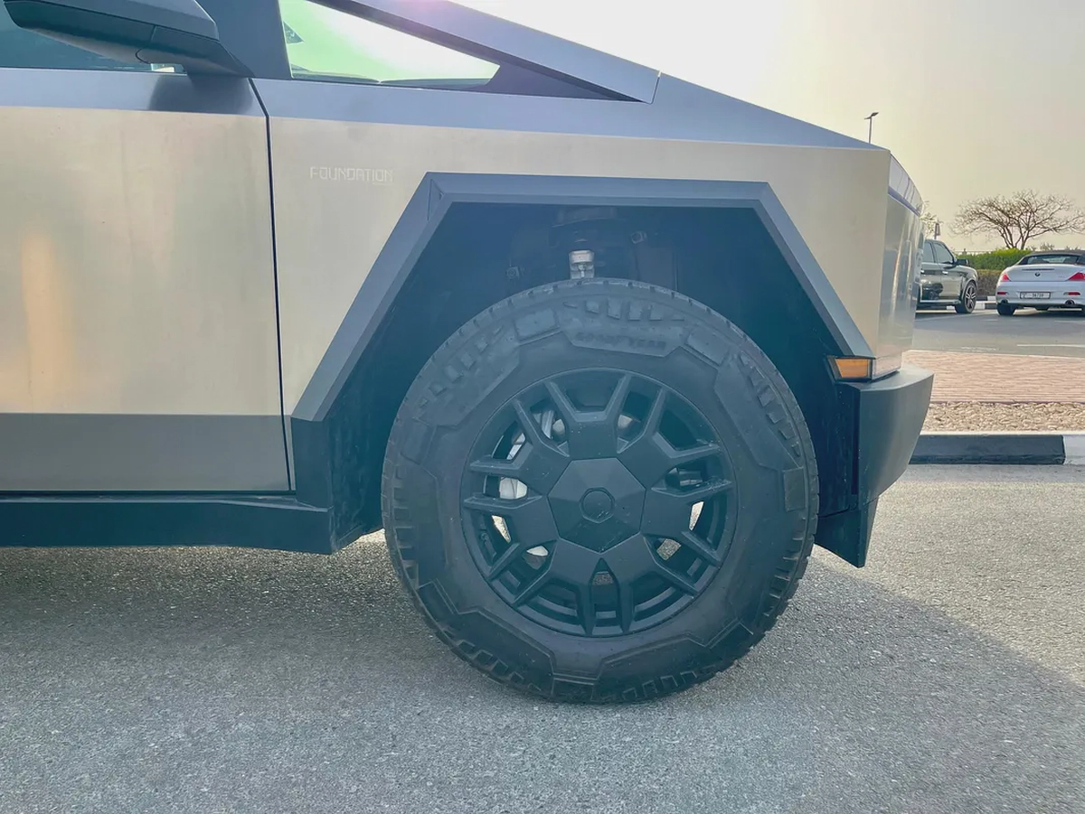 2024 Tesla Cybertruck Cyberbeast (American Specs) - Brand New Tri-Motor AWD-7-7