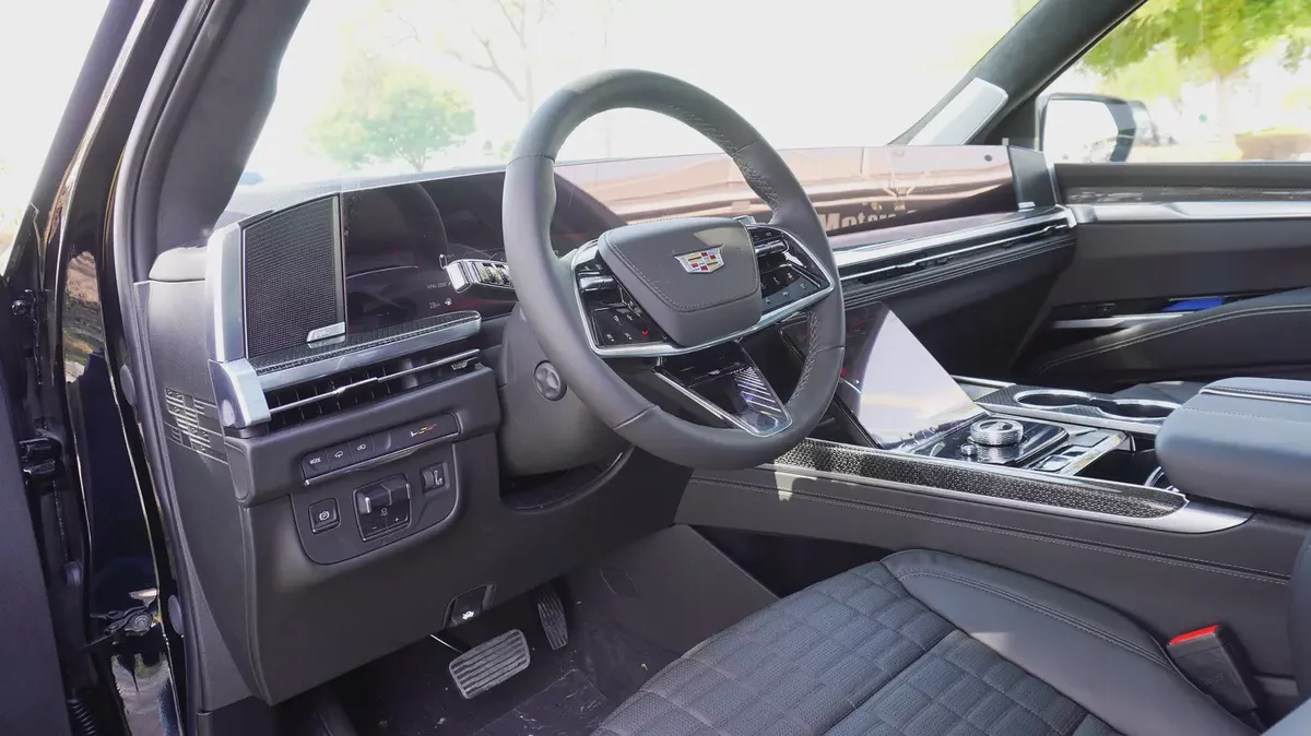 Cadillac Escalade-V | 2026 | GCC Specs | Petrol | 6.2L Supercharged V8 | 682 HP | AWD-10-10