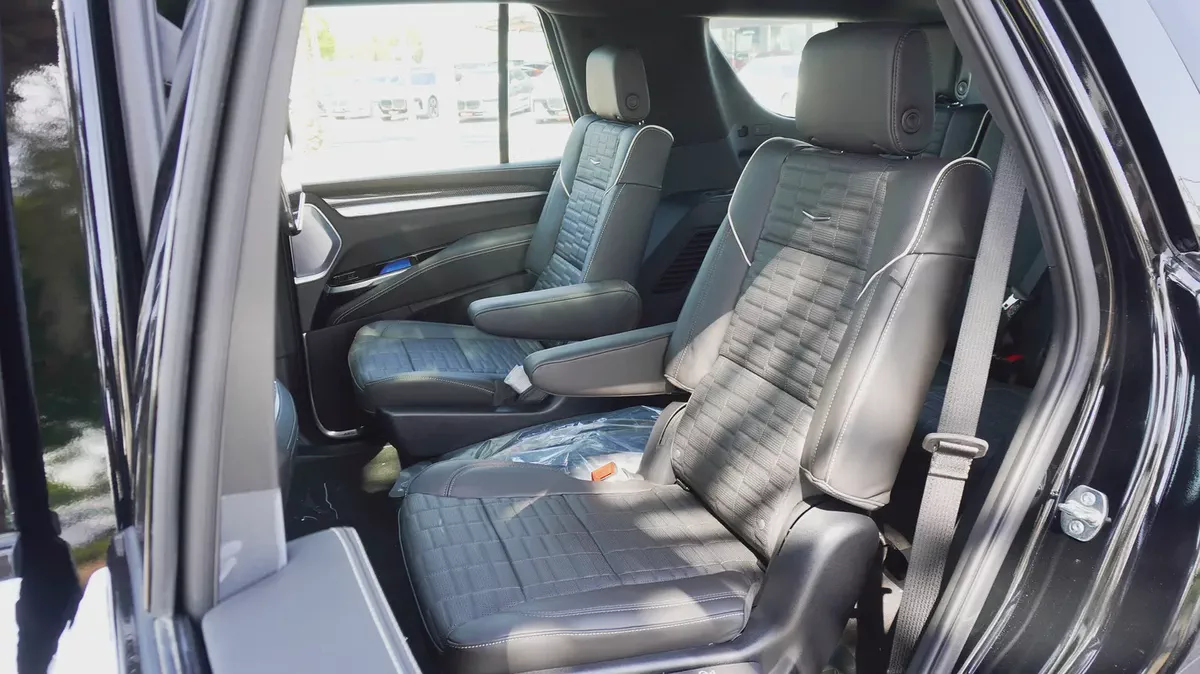 Cadillac Escalade-V | 2026 | GCC Specs | Petrol | 6.2L Supercharged V8 | 682 HP | AWD-14-14