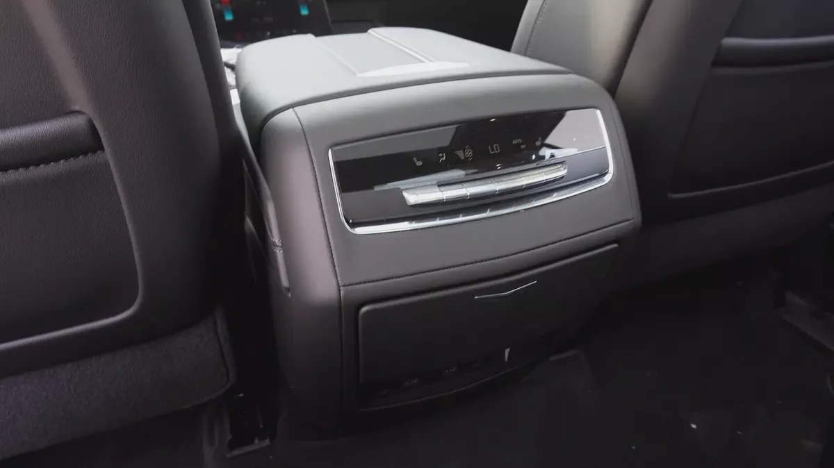 Cadillac Escalade-V | 2026 | GCC Specs | Petrol | 6.2L Supercharged V8 | 682 HP | AWD-17-17