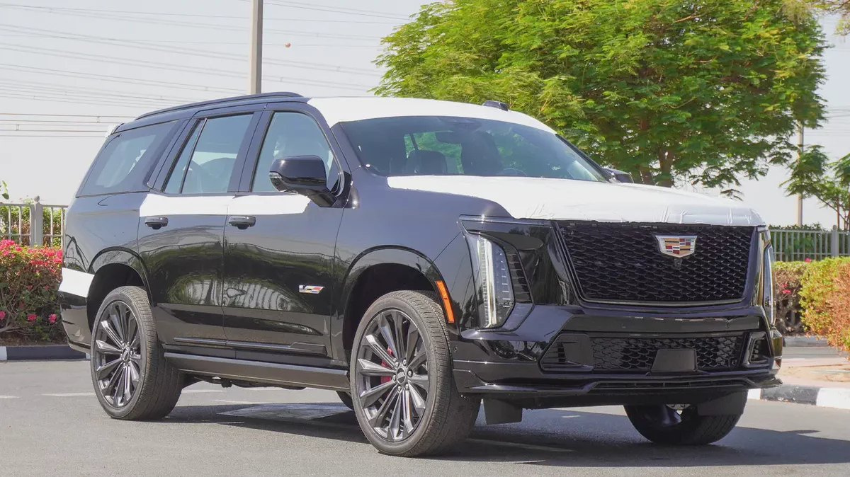 Cadillac Escalade-V | 2026 | GCC Specs | Petrol | 6.2L Supercharged V8 | 682 HP | AWD