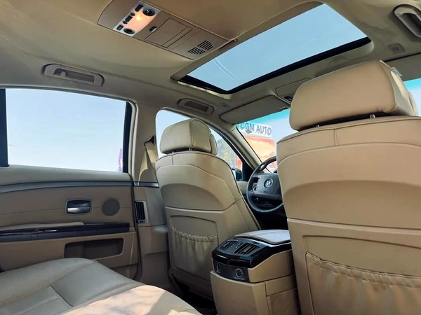 BMW 740I | 2007 | ONLY : 118,367 KM | JAPAN IMPORT | CLEAN TITLE | NO ACCIDENT