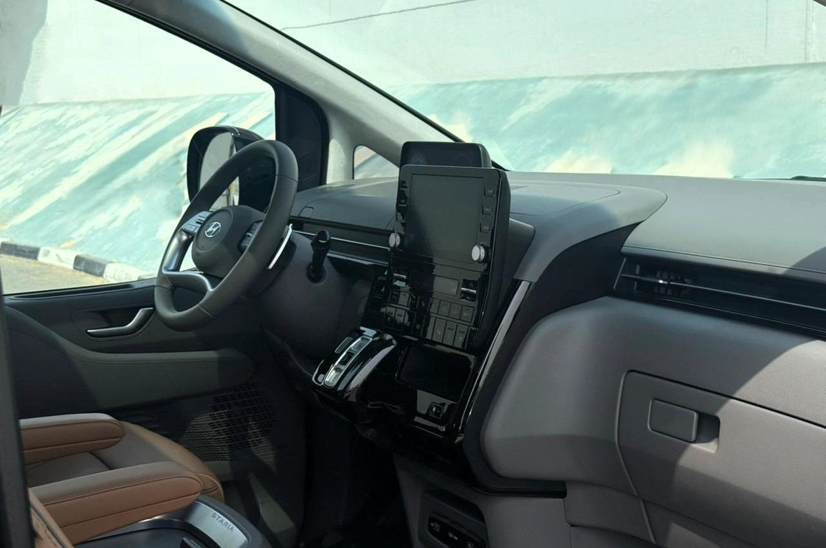 HYUNDAI STARIA LUXURY | GCC SPECS | YEAR: 2024 | 5-YEARS WARRANTY | 5-YEARS SERVICE CONTRACT-2-2