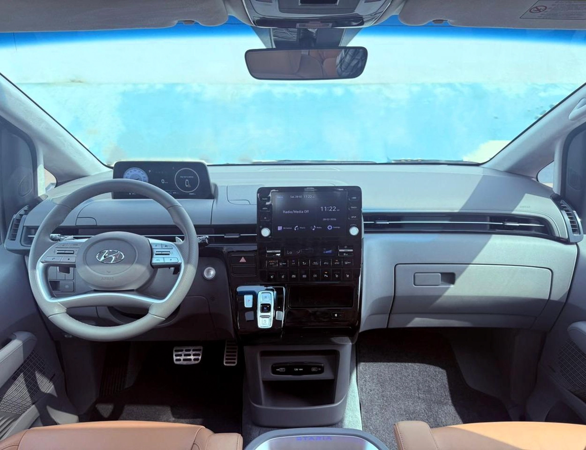 HYUNDAI STARIA LUXURY | GCC SPECS | YEAR: 2024 | 5-YEARS WARRANTY | 5-YEARS SERVICE CONTRACT-8-8
