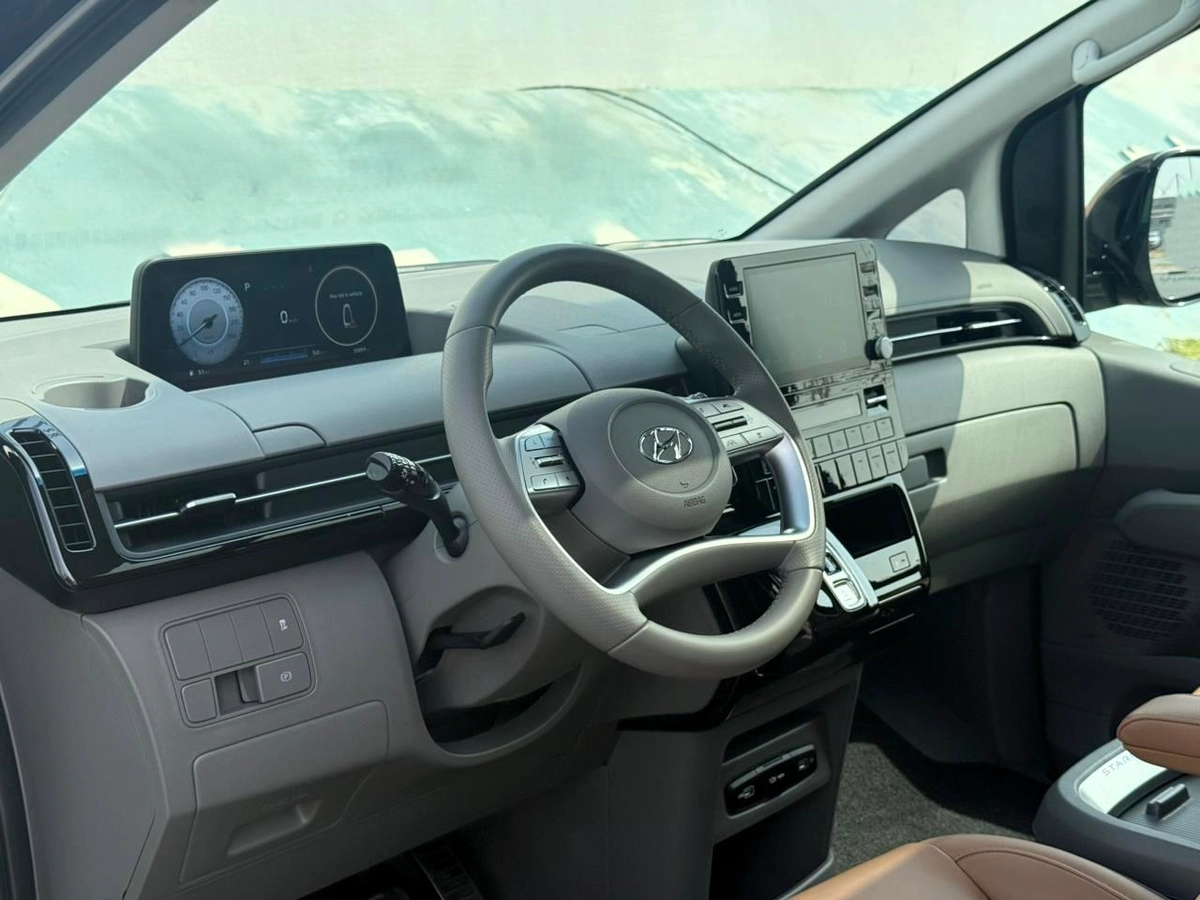 HYUNDAI STARIA LUXURY | GCC SPECS | YEAR: 2024 | 5-YEARS WARRANTY | 5-YEARS SERVICE CONTRACT-9-9