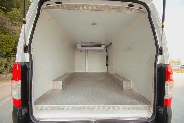Urvan | Manual | Standard Roof Chiller Van | GCC Specs | Ref#N33493