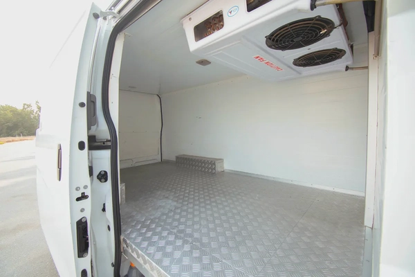 Urvan | Manual | Standard Roof Chiller Van | GCC Specs | Ref#N33493
