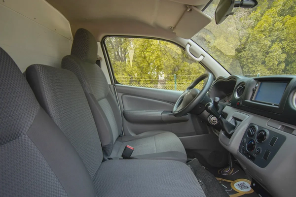 Urvan | Manual | Standard Roof Chiller Van | GCC Specs | Ref#N33493