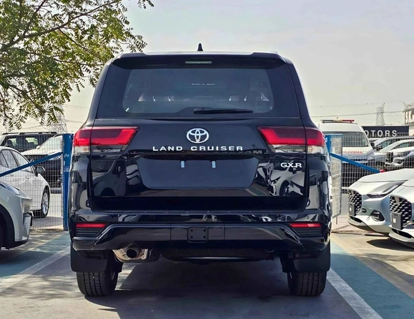Toyota Land Cruiser GXR HIGH OPTION / 4.0L PETROL V6 / RADAR / REAR ENTERTAINMENT SCREENS