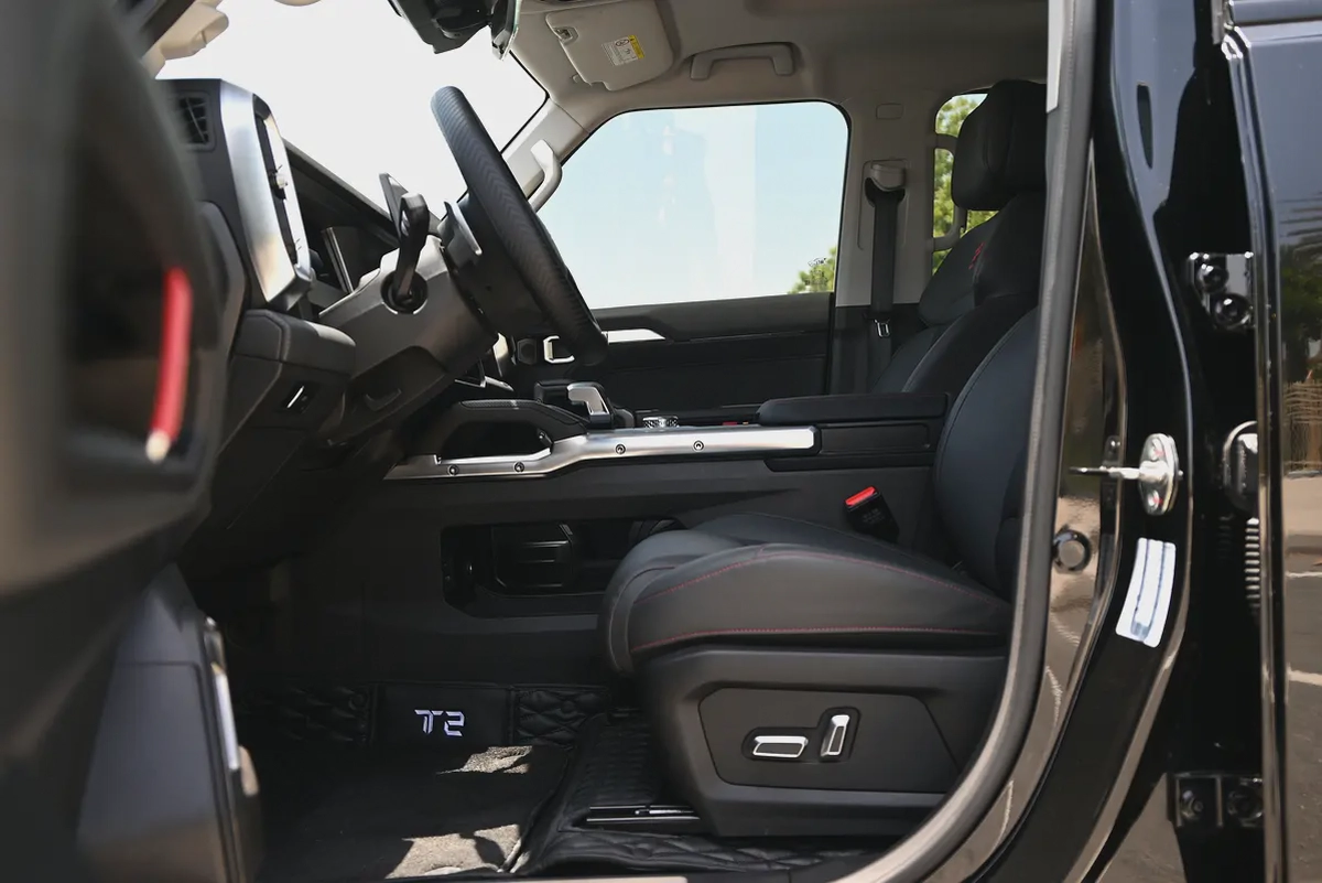 1,870 AED - FREE WARRANTY SERVICE - DEFENDER KIT - JETOUR T2 LUXURY