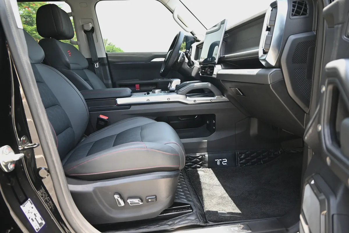 1,870 AED - FREE WARRANTY SERVICE - DEFENDER KIT - JETOUR T2 LUXURY