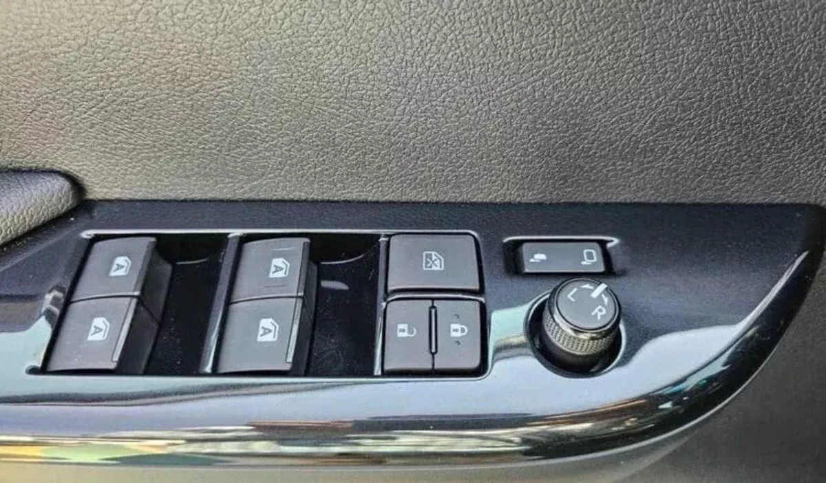 Toyota Hilux ADVENTURE Toyota Hilux DC Adventure 4.0L Petrol 2026-15-0