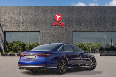 Audi S8 2020-3