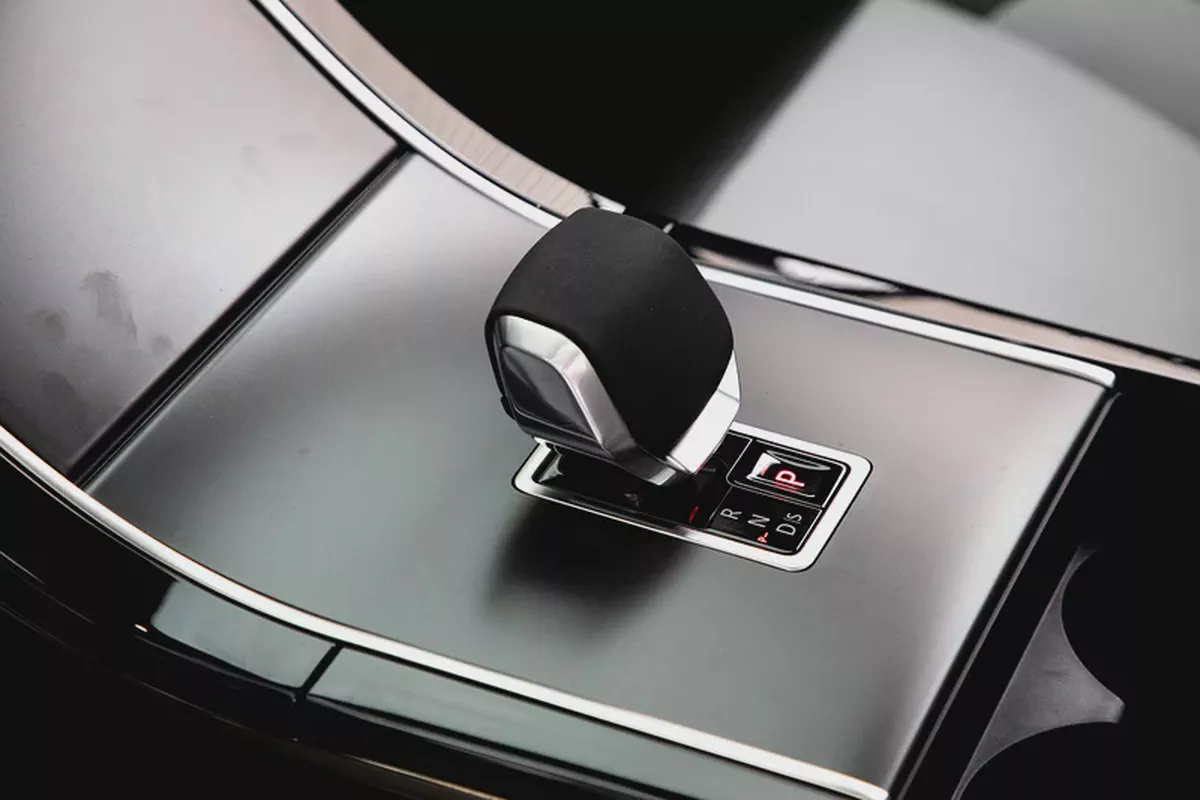 4,603 P.M | Velar P250 SE R-Dynamic | 0% Downpayment | Excellent Condition!-8-8