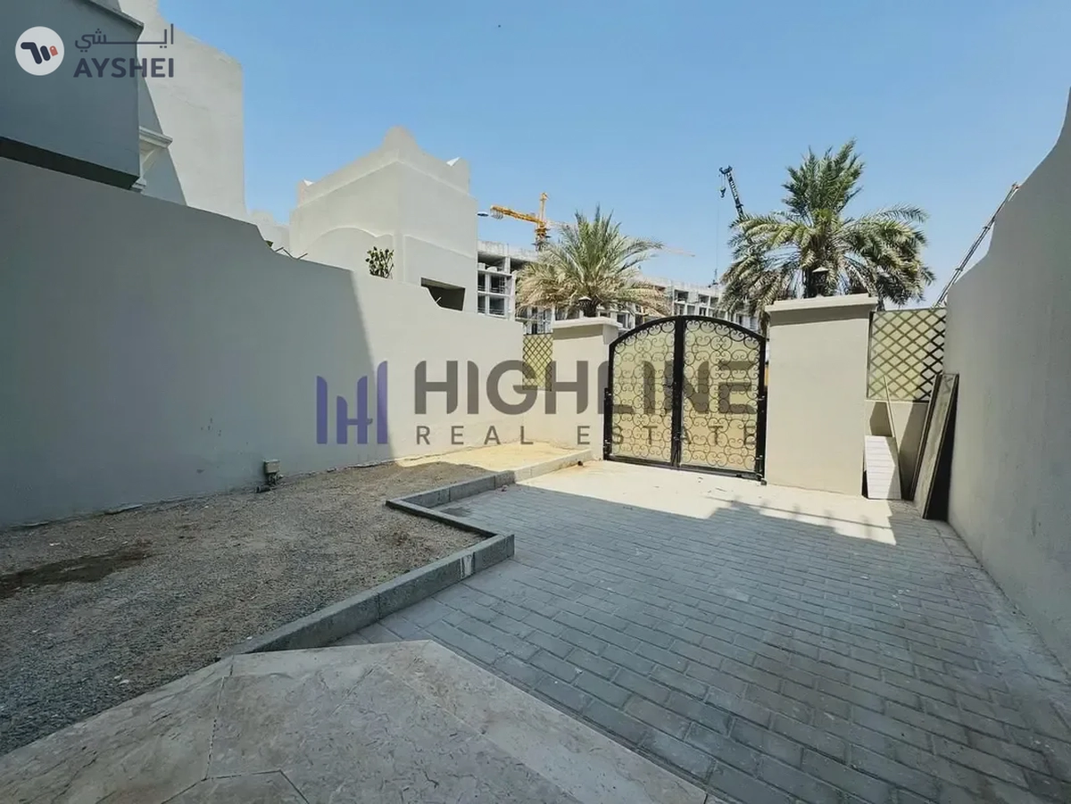 Fully Renovated 4 Bedroom Cozy |Townhouse For Sale