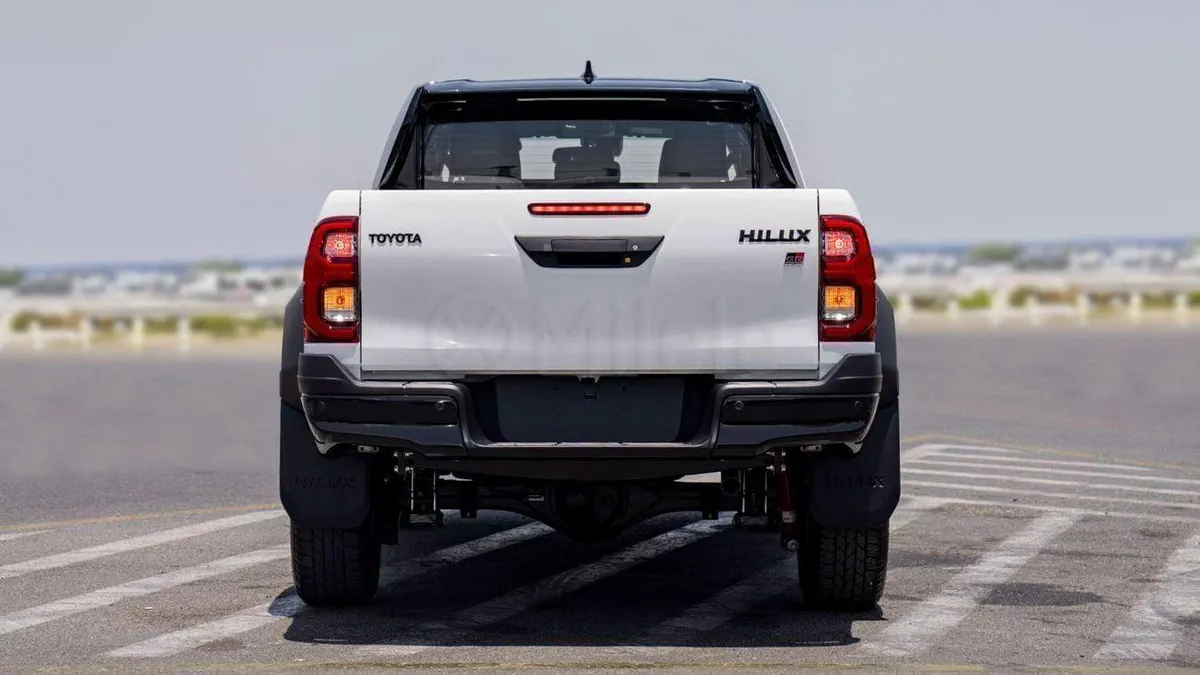 Toyota Hilux GR SPORT-7-0
