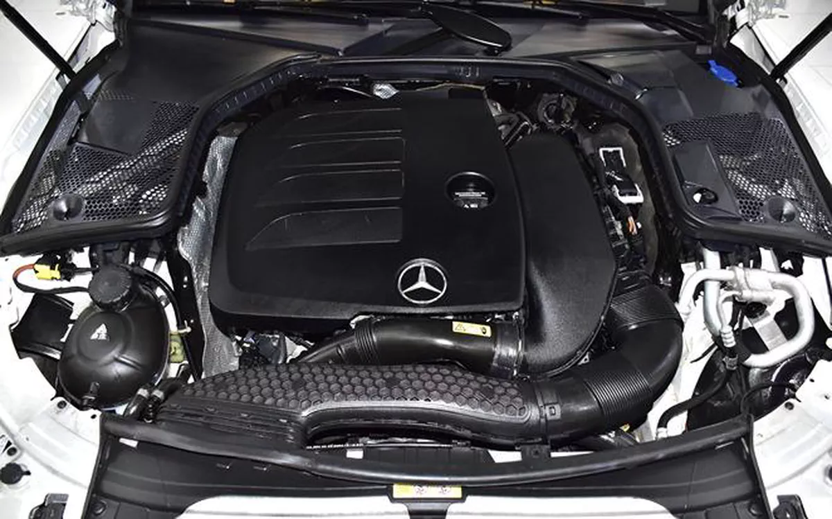 Mercedes Benz C200 ( 2019 Model ) in White Color GCC Specs-10-10